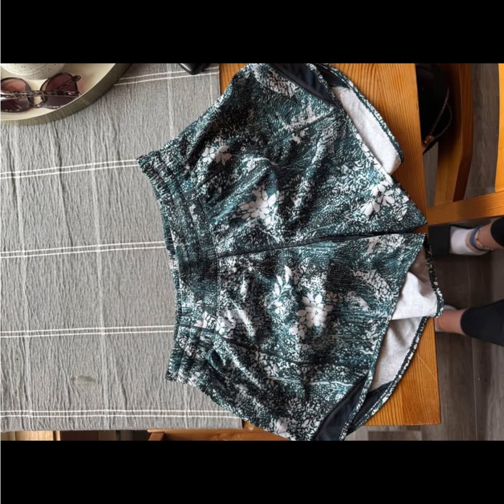 Lululemon Hotty Hot Shorts - never been worn